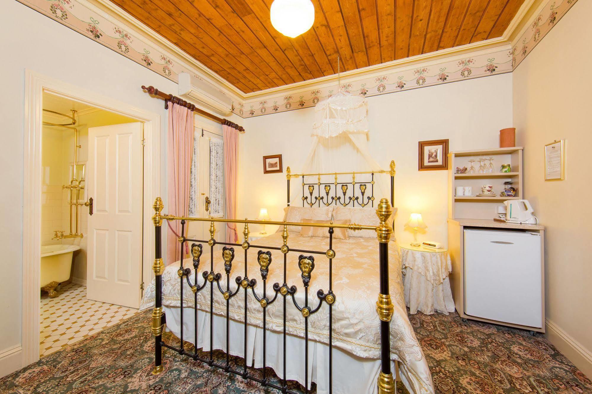 Barnsley House Bed And Breakfast Бичворт Экстерьер фото